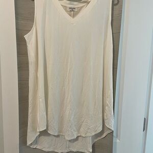 Zenana Outfitters Women's Cream Sleeveless Top